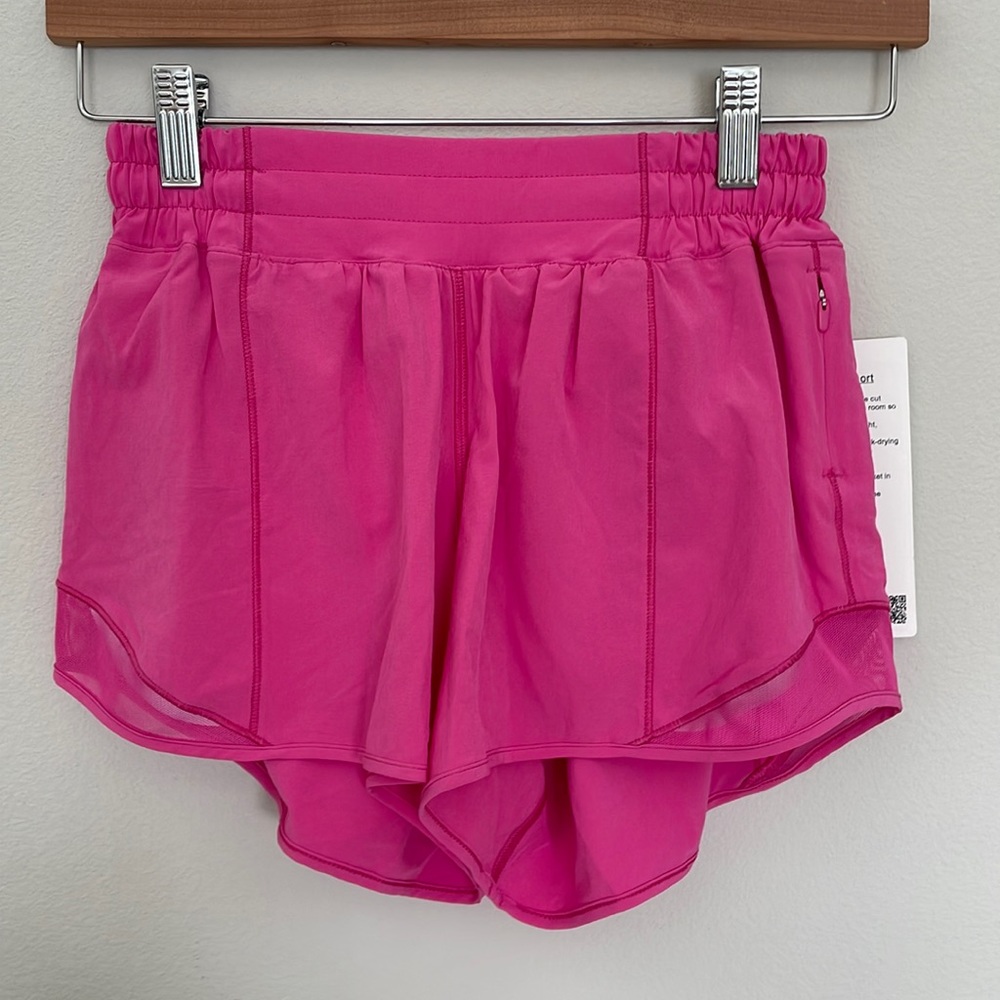 NWT Lululemon Hotty Hot Low Rise Lined Short 4" Sonic Pink Size 4